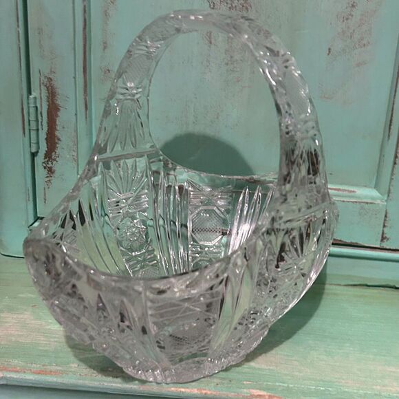 Crystal Cut Glass Decorative Basket Bowl with Handle Vintage Candy Dish - Picture 8 of 11